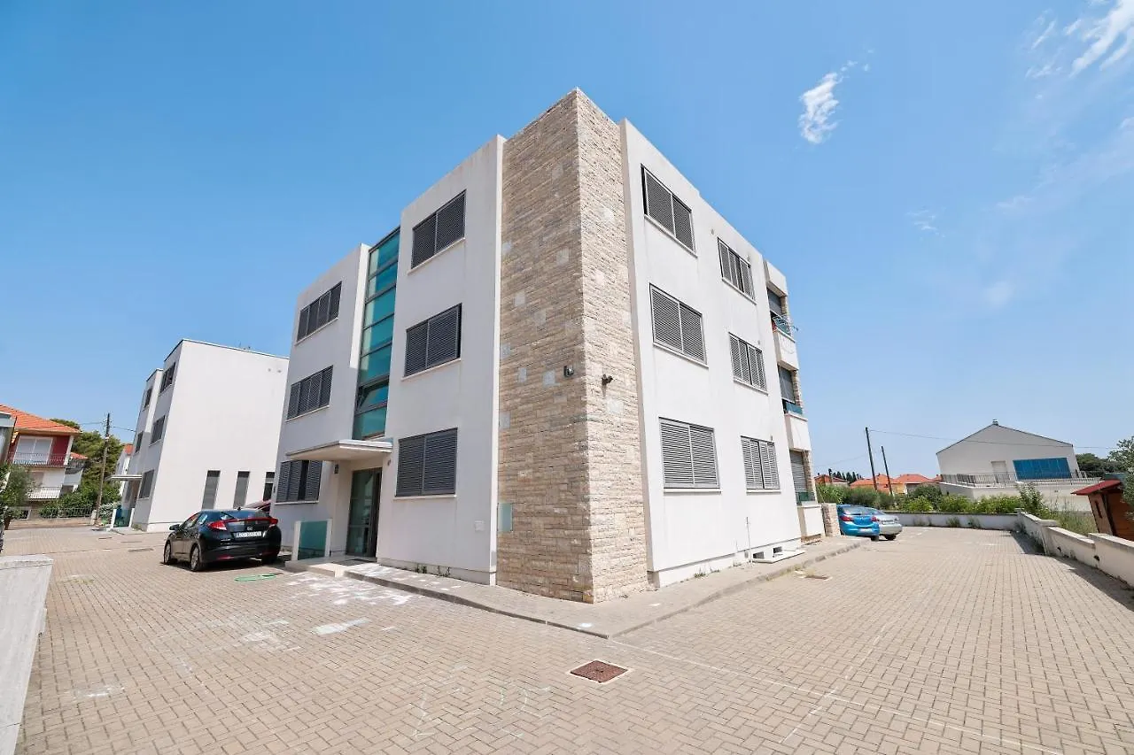 Two Bedroom Apartment Dunatov With Private Parking Zara Croazia