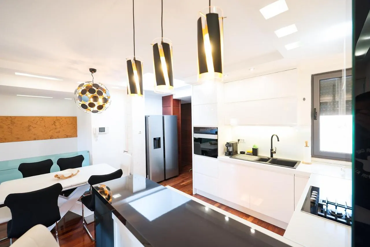 Two Bedroom Apartment Dunatov With Private Parking Zadar