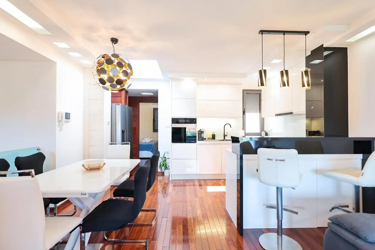 Two Bedroom Apartment Dunatov With Private Parking Zadar